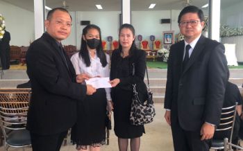 ‘รองปธ.ศาลฎีกา’นำคณะร่วมรดน้ำศพ‘คณากร’ ให้กำลังใจครอบครัว ยินดีช่วยเหลือทุกมิติ