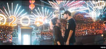 ‘Oh Wonder’ ตะลุยไชน่าทาวน์ ถ่าย MV ‘How It Goes’  ด้วยเทคนิค Long Take ผ่านฝีมือคนไทย