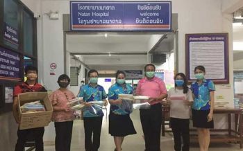 ‘ครูอุบลฯ’ ทำหน้ากาก ‘Face Shield’ บริจาคให้รพ.นาตาล 100ชุด