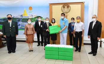 \'พรเพชร\'รับมอบหน้ากากอนามัยผ้าฝ้ายมัสลิน-อุปกรณ์ทำFace Shield