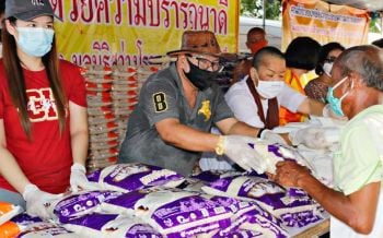 ‘นายห้างทองปัญญา’ ปันน้ำใจแจกข้าวสารกว่า1พันชุดช่วยเหลือชาวบ้าน