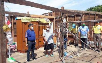 \'ส.ส.ภูดิท\'ลงพื้นที่แจกถุงยงชีพ ช่วยเหลือปชช.ประสบเหตุวาตภัย