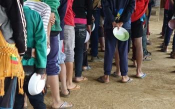 ผู้อพยพหนีภัยสู้รบศูนย์พักพิงชายแดนไทย-รัฐฉานวิกฤต กว่า6พันชีวิตขาดแคลนข้าวหลังปิดพรมแดน
