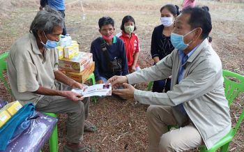 ธารน้ำใจช่วยเหลือ! ลุงวัย77ปีอาศัยลำพัง ป่วยโรคสะเก็ดเงินเรื้อรัง