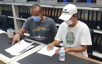 รวบหนุ่มใหญ่ติดหนี้พนันออนไลน์ ใช้มีดจี้พนง.บริษัทชิงทอง 1 บาท