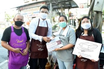 ‘พลพล+หนุ่มกะลา’แบ่งปันความอิ่ม  ลงพื้นที่ช่วยเหลือผู้เดือดร้อนจากวิกฤติโควิด-19