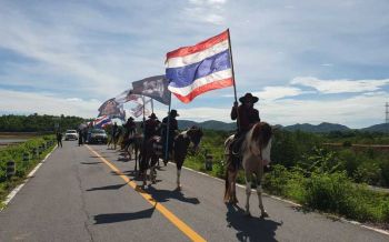 \'คาวบอย\'เมืองเพชร ยกขบวนยื่นหนังสือกรมปศุสัตว์ คุมเข้มม้าลายสกัดแพร่โรคระบาด