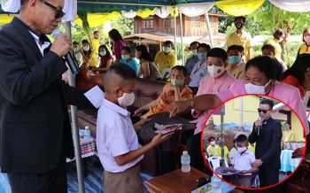 อาชีพใหม่หลังเกษียณ! ควันหลง\'ผอ.เลยเขต 1\'เปิดหมวกร้องเพลง (ชมคลิป)