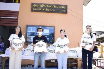 ‘แนท-เฟิร์น-เซียงเซียง’สร้างรอยยิ้มให้ชาวบ้าน  กับโครงการ‘วันสร้างสุข สู้ภัยโควิด-19’