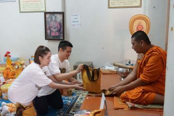 ดาราพาเที่ยว : ‘เอิน-ณิธิภัทร์’ควงแขนศรีภรรยา‘จ๊ะ-จิตตาภา’เดินสายมู