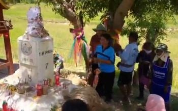 ถูกหวย19งวดติด! ชาวบ้านแห่สร้างศาลเรือนไทยถวาย\'หลักกิโลจอมปลวกให้โชค\'