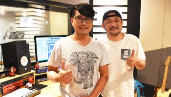 behind the scene ศิลปินหนุ่ม \'โมมาร์แตง\'พาบุกเบื้องหลังการถ่ายทำเพลง\'ฝืนยินดี\'