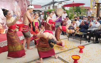 น่านเปิดอาคารเอกลักษณ์ไทลื้อกาดน่านแห่งเดียวในโลก นั่งขันโตกทานไอศกรีม