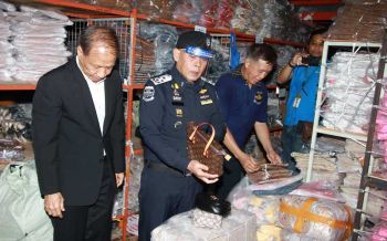 DSIบุกทลายแหล่งเก็บสินค้าแบรนด์เนมปลอม มูลค่าเสียหายกว่า100ล้าน