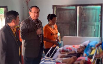 \'ส.ส.เกษม\'ลงพื้นที่เยี่ยม\'น้องเต้ย\' ประสบอุบัติเหตุกลายเป็นผู้พิการ-ป่วยติดเตียง