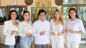 ทีมมงคลจักรวาล จัดพิธีพุทธาภิเษก หล่อช่อฟ้าเศียรพญานาค\'เรย์-เชอรี่\'2 นางงามร่วมงานบุญ!!!