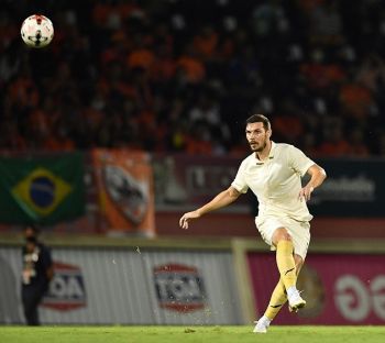 ปราสาทสายฟ้าบุกชนะกว่างโซ้ง 1-0