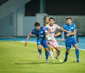 แข้งเทพคลำเป้าไม่เจอพ่ายฉลามชล0-1