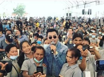 \'แซ็ค ชุมแพ\'ลูกทุ่งปังปุริเย่! เอฟซีรุมเวทีแตก