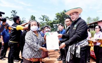 \'รมช.ธรรมนัส\'ลงพื้นที่นครพนม มอบหนังสือส.ป.ก.4-01ให้เกษตรกร
