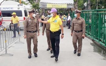‘ผบช.สตม.’ตรวจจุดคัดกรอง ทำกิจกรรมจิตอาสาขุดลอกคลองบางนา ถวายในหลวงร.9