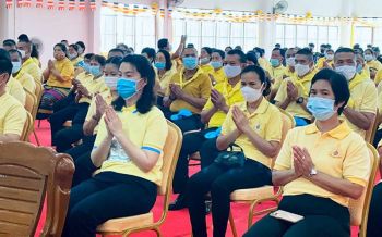 2ส.ส.หญิงพปชร.ร่วมพิธีทำบุญตักบาตรถวายพระราชกุศล วันคล้ายวันสวรรคต\'รัชกาลที่ 9\'