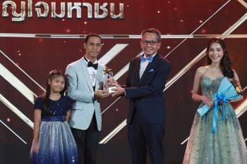 \'หนึ่ง – จักรวาล\'สุดปลื้ม! รับรางวัล\'ผู้วิจารณ์งานยอดเยี่ยม\'จากรายการ\'ลูกทุ่งไอดอล\'งาน \'MAYA AWARDS 2020\'