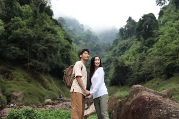 \'มุก วรนิษฐ์\'สุดปลื้ม... ร่วมงานศิลปินรุ่นพี่มืออาชีพ\'ทอม อิศรา\'ถ่ายทอดความรู้สึกผ่านเพลง\'ไม่พอจะฝัน\'