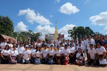 ทีมงาน&นักแสดง\'นางฟ้าลำแคน\'สักการะพระธาตุขามแก่น  ฉลองเรตติ้งปังยืน 1