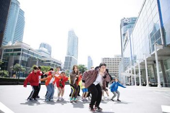 ‘ก้มต่ำ (Komtum)’  เพลงบีทสนุก มันส์ๆ สไตล์สุดปัง  จาก ‘ป๊อก Mindset’