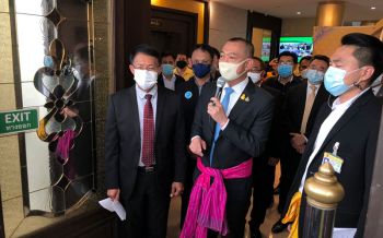 ส.ส.ภท.พาชาวบ้านบุกก.เกษตรฯ ทวงน้ำทำนาปรัง \'เฉลิมชัย\'ยันพร้อมแก้ปัญหาทุกพื้นที่