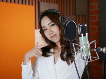 ‘อ้าย-ม่อน’ เปิดประสบการณ์สนุก จับไมค์ร้องเพลงละคร ‘คุณแม่มาเฟีย’