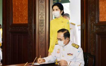 นายกฯลงนามถวายพระพรชัยมงคล‘ในหลวง-พระราชินี’
