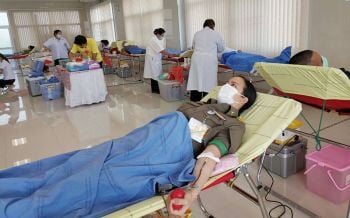 \'ข้าราชบริพารหน่วยราชการในพระองค์\' 696 คน ร่วมบริจาคโลหิต