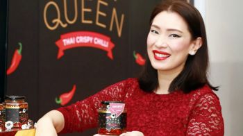เซเลบริตี้สาวแซ่บ ‘จุฬาลักษณ์ ผลภิภม’  เปิดตัว ‘พริกคั่วกรอบสูตรปลาร้าแจ่ว’ #อยู่บ้านก็ฟินได้
