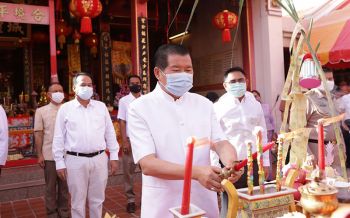 \'นิพนธ์\'นำสักการะศาลหลักเมืองสงขลา เนื่องในเทศกาลตรุษจีน