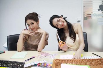 ‘แพรว’ ชวน ‘พิม’ ดีไอวาย การ์ดวาเลนไทน์  ส่งข้อความถึง ‘แชป-ม่อน’ เสิร์ฟฟิน เพื่อแฟนละคร ‘กำนันหญิง’