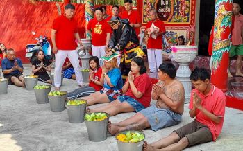 ศาลเจ้าพ่อเตียวหุยขอบอ่างบางพระ จัดสะเดาะเคราะห์แก้ปีชง อาบน้ำมนต์เสริมดวงทุกวันอาทิตย์