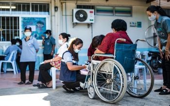 อสม. กำลังพลคนสำคัญในสงครามโควิดของไทย : อาทร จันทวิมล