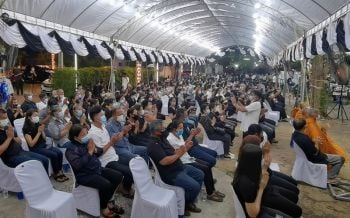 ชาวบ้านแห่ร่วมงานสวดอภิธรรม \'ครูนงค์\' เหยื่อคมกระสุนถูกยิงกลางงานศพ