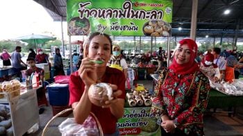 ‘ซาร่า-นลิน’พาเที่ยวเมืองพหุวัฒนธรรม‘สตูล’ เข้าครัวพาชิมเมนูชื่อแปลก‘นอติลอยด์น้ำดำ’(หมึกผัดนํ้าดำ)