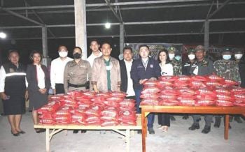 \'ผช.รมว.สามารถ\'มอบข้าวหอมมะลิ 500 กก. ให้กำลังใจรั้วของชาติ จ.สุรินทร์