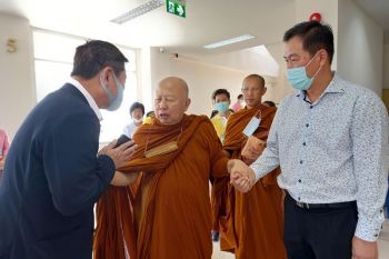 \'หลวงปู่บุญทัน\'องค์ประธานสงฆ์สวดเจริญพระพุทธมนต์เปิดอาคารหออภิบาลสงฆ์ รพ.หล่มสัก