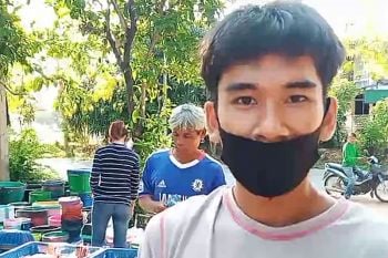 อดีตหนุ่ม รง.หนีวิกฤติโควิดกลับบ้านเกิดผันเป็นพ่อค้าขายของเบ็ดเตล็ดตามชุมชน