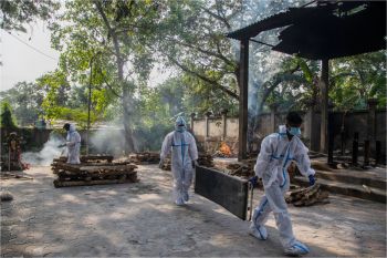 โลกติดโควิด 150 ล้าน  อินเดียตายพุ่ง-เผาศพกลางแจ้ง