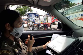 ‘ตม.เลย’นำรถยนต์ไฟฟ้าตรวจการณ์ฯ ประชาสัมพันธ์‘เข้ม’มาตรการป้องโควิด