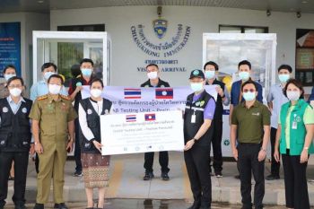 ‘สธ.เชียงราย’ส่งมอบตู้ตรวจคัดกรองความดันบวกให้สปป.ลาว