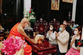 \'ธรรมนัส-นฤมล\'ร่วมทำบุญบริจาคโรงทาน วัดอรุณราชวราราม