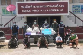 จับสาวเมียนมา-แฟนหนุ่ม อส. จ้างลักลอบขน‘กระท่อม’ข้ามแดน 72 กิโลกรัม
