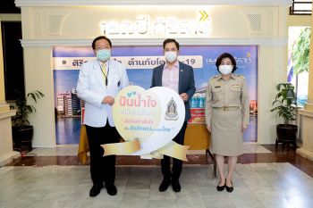 \'อิทธิพล\'มอบถุงปันน้ำใจแก่บุคลากรทางการแพทย์รพ.ศิริราช-รพ.จุฬาลงกรณ์